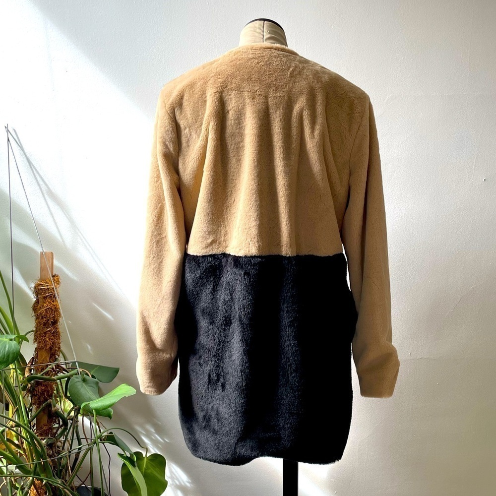 Beautiful and SOFT Black and Tan Faux Fur Jacket NWOT - Picture 3 of 5